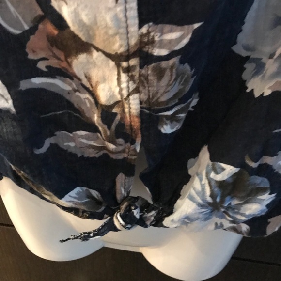 Cute floral cold shoulder cropped cotton blouse - Picture 4 of 9